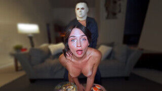 Brooke Tilli és a halloween maszkos palija
