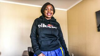 Afrikai iskolás nőci munkát keres a tanulmányaihoz