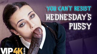 Lispy wednesday kettyintette a nevelő apa bazinagy faszát mint egy igazi kutyaként