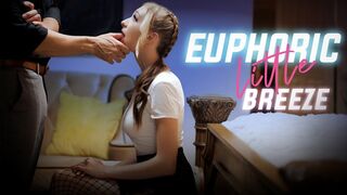 Cuki tinédzser Breezy Bri kinky hangulatban csábítja a nevelő atyja barátját ellenállhatatlan alsóruhában