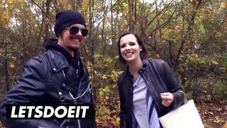 Gigászi cickós csoki hajú német nőci felvétel a termetes kombiban vad baszásra