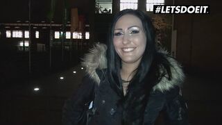 Mira grey német csoki repedtsarkú kúrja az idegent pénzért a buszon