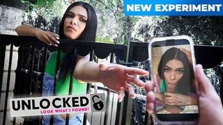 Hűtlen pici ringyó cumizza a fazsam és lovagol rajta, hogy ne mondjam el a barátjának!
