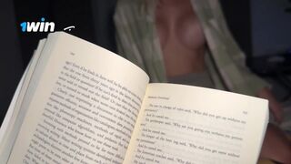 Nevelő hugom csábított el olvasás közben – ízletes közeli dörzsölés a gigantikus popsis tinitől