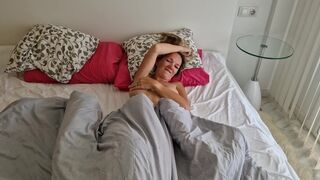 Csábító manus megreszeli a haver feleségét, miután az lelépett, és pov videót készít neki