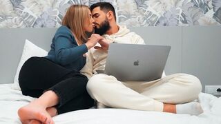 Tökéletes zsenge csábítja a szűz csákót legelső randin - beleélvezés a punciba