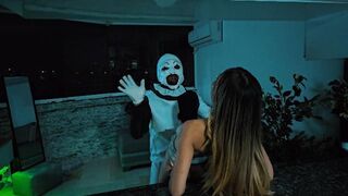 Horror éjszaka: megdöngeti natalia alvaradót halloweenkor
