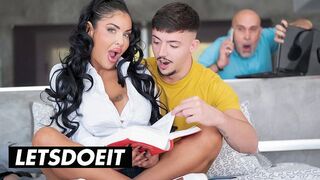 Kezdő angolos csajszi seggben profi a LetsDoeIt csatornán