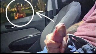 Mutattam a faszomat egy ellenállhatatlan ismeretlen nőnek a buszmegállóban nyilvánosan!