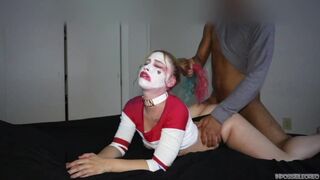 Harley quinn keményen lecidázza a nagy falloszt és lovagol rajta beleélvezésig éjszakai változatban