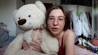 A legkrémesebb zsenge vagina a bolygón dug egy plüssmacival