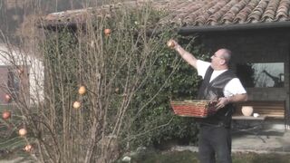 Csábító szöszi zsenge amatőr análba kefélve és szájba lőve óriási farasszal