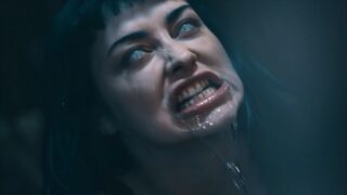 Csábos Kék Hajú Punk Maca Átváltozása - Jewelz Blu a Parasited Csatornán Vadul Mag Numb-bal